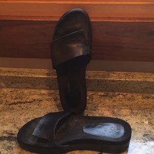 Donald Pliner Fifi Slide Sandle